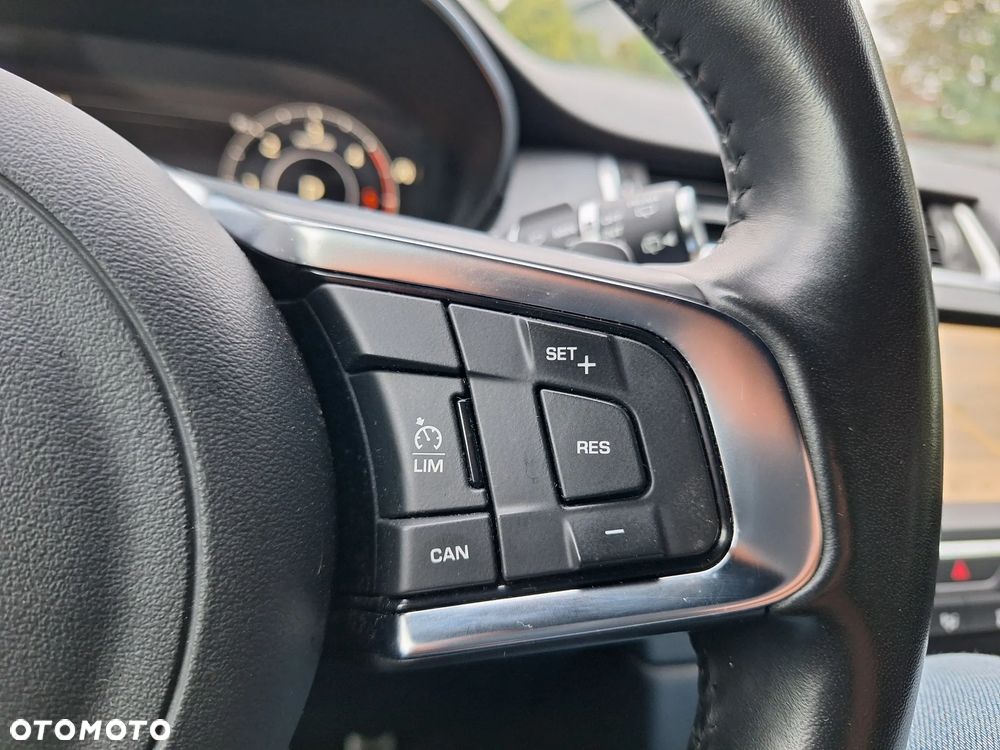 Jaguar E-Pace 2.0 i4D AWD R-Dynamic - 30