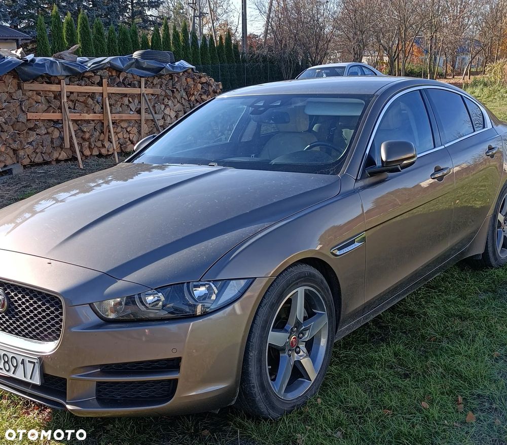 Jaguar XE ver-2-0-d-prestige - 3