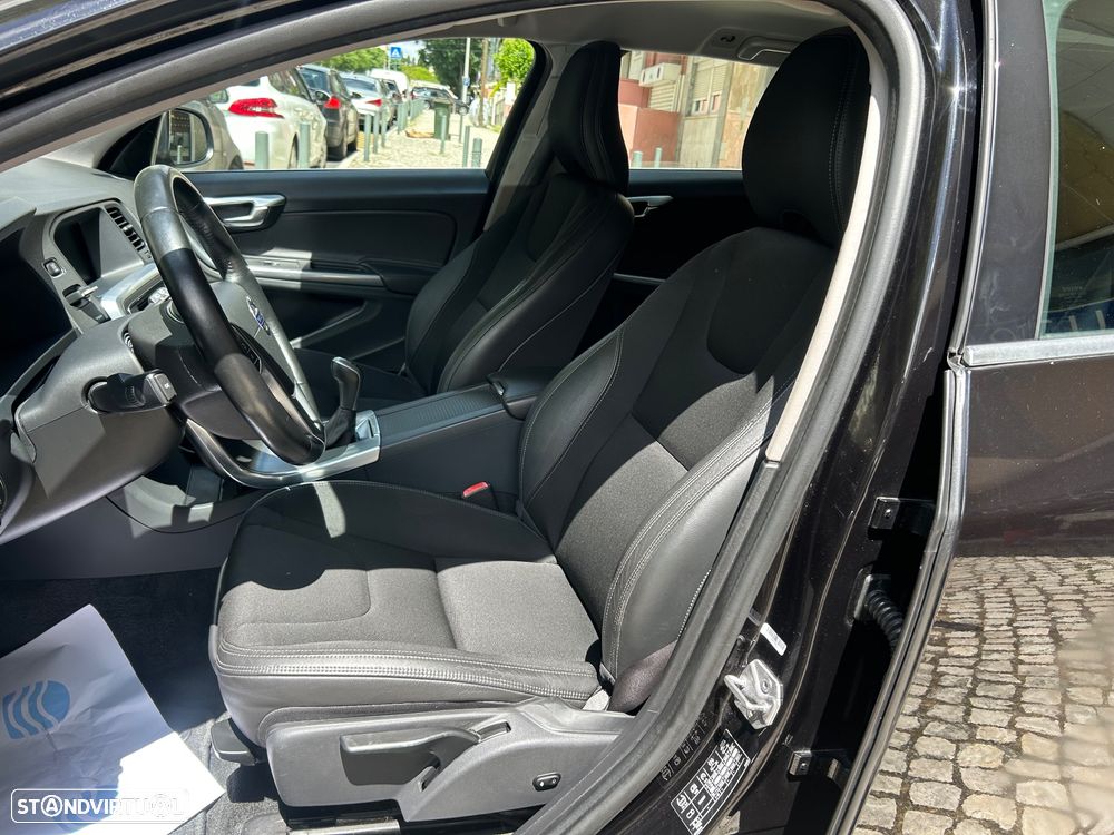 Volvo V60 2.0 D3 Momentum - 12