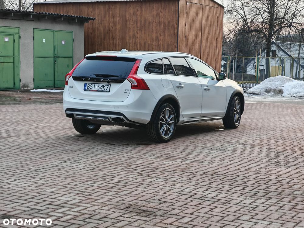 Volvo V60 Cross Country - 2