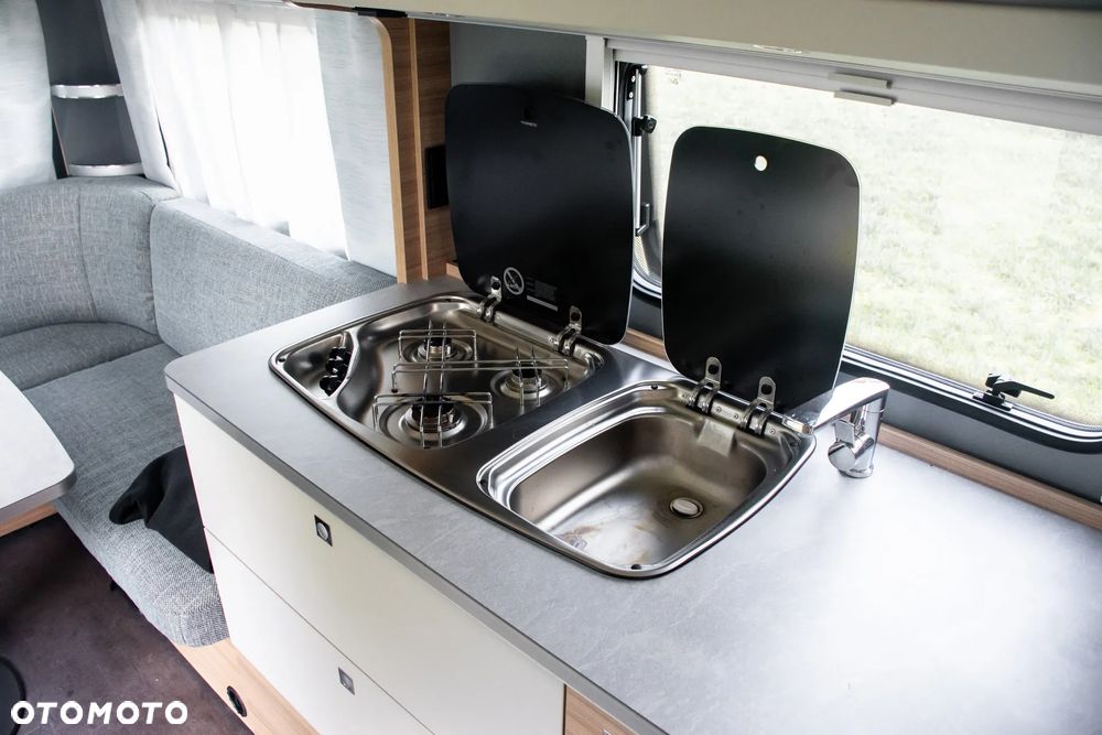 Dethleffs 730FKR Camper - 12