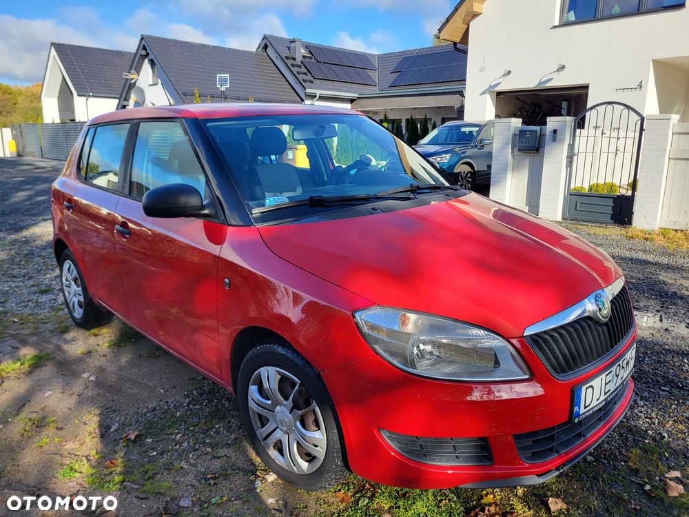 Skoda Fabia 2011 photo 3