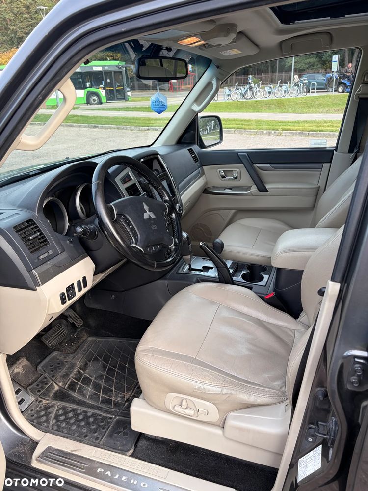 Mitsubishi Pajero - 6