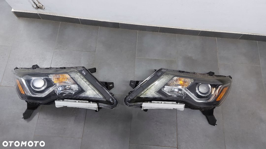 Nissan Pathfander R52 USA lampa przód lewa prawa - 2