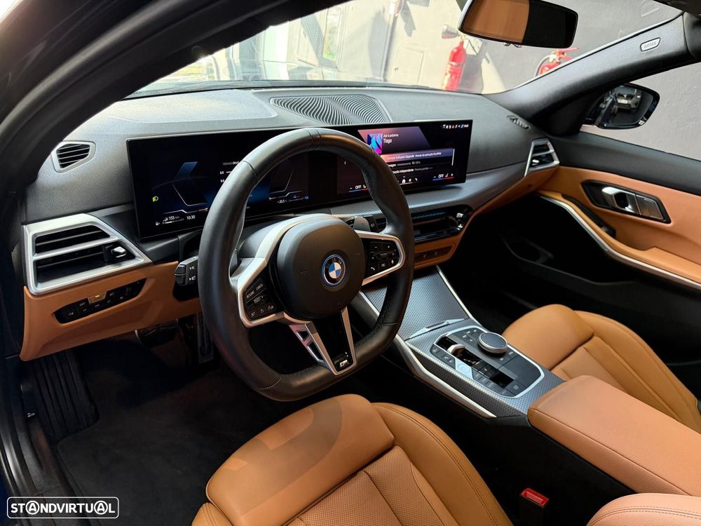 BMW 330 e Pack Desportivo M Pro Auto - 10