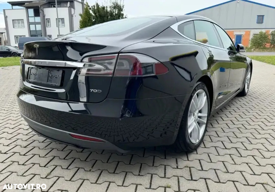 Tesla Model S - 4