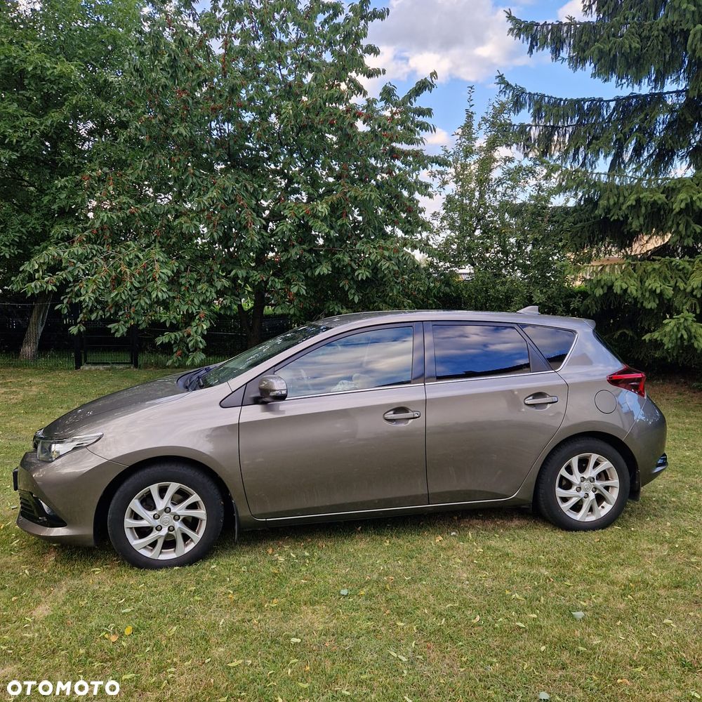 Toyota Auris 1.6 Premium - 4