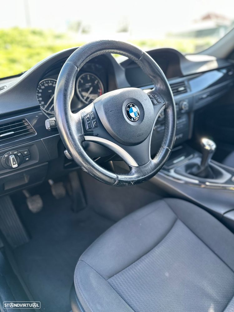 BMW 320 d Navigation Sport - 12