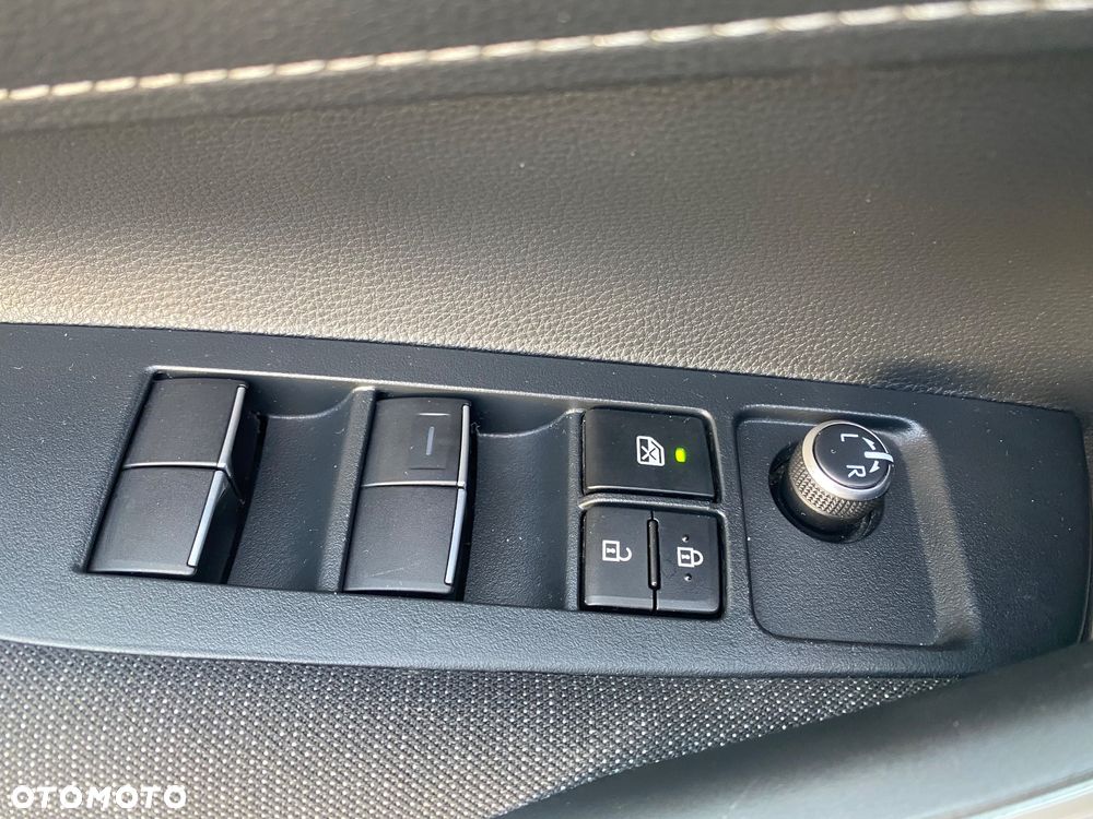 Toyota Corolla 1.8 Hybrid Comfort - 24