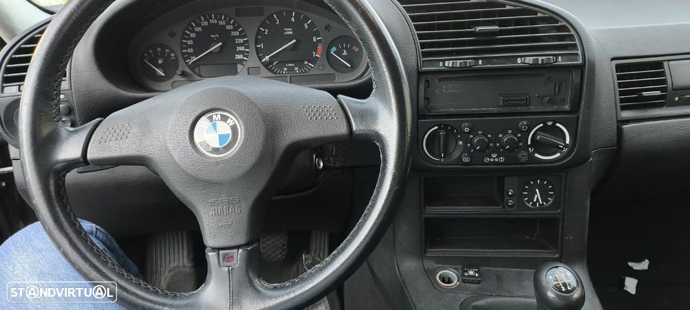 BMW 318 iS - 10