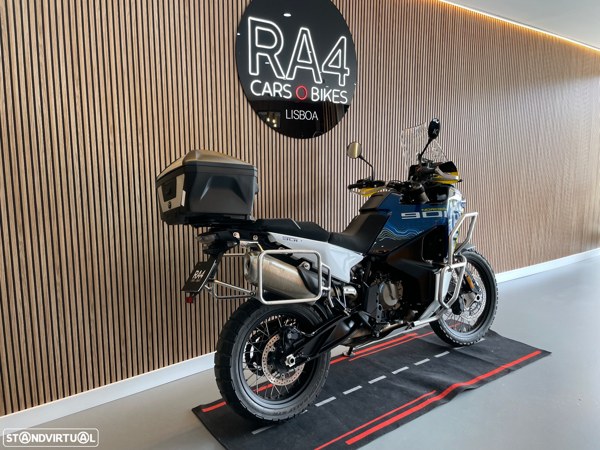 Husqvarna Norden 901 Expedition - 12
