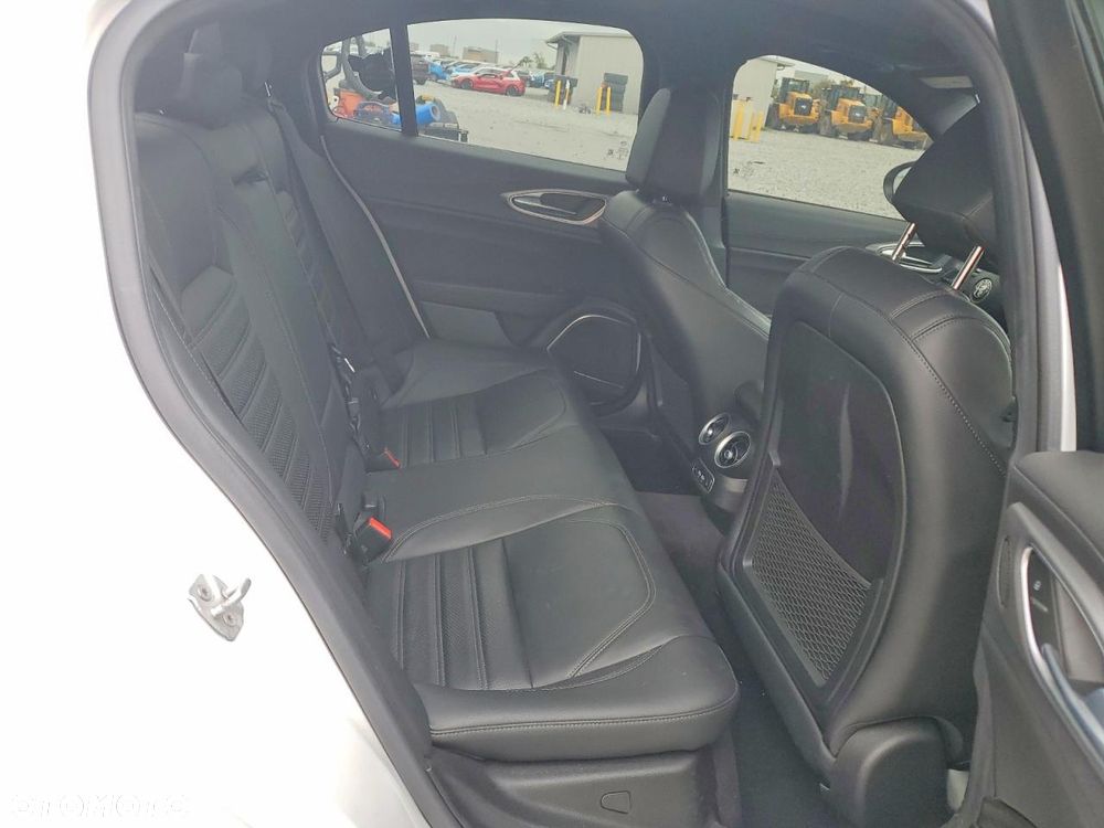 Alfa Romeo Giulia 2.0 Turbo Veloce TI Q4 - 10