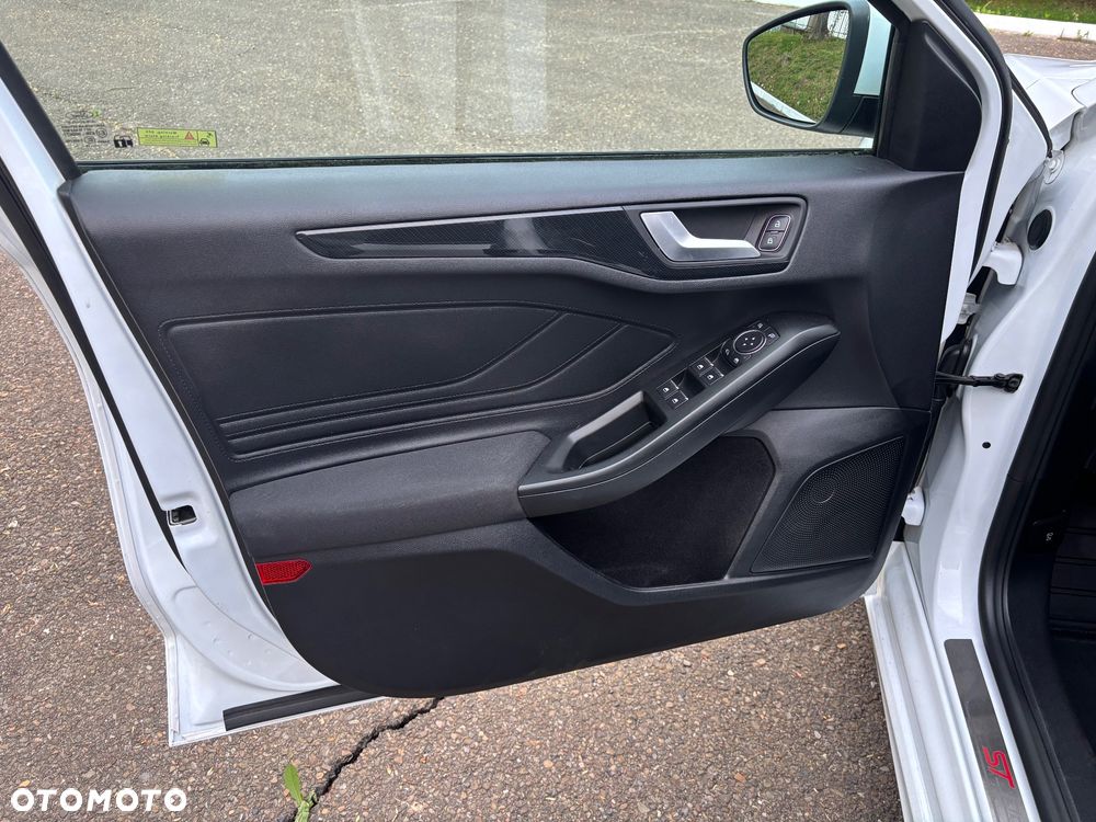 Ford Focus 1.5 EcoBlue Start-Stopp-System ST-LINE VIGNALE - 24