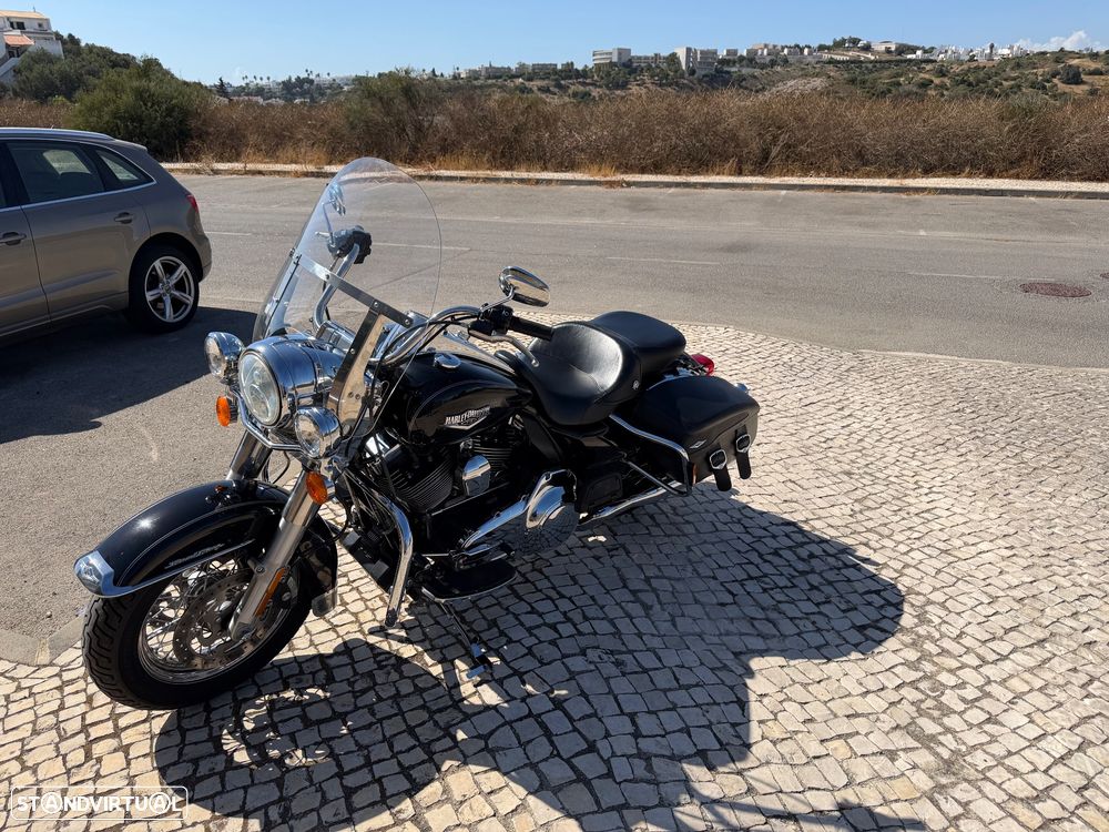Harley-Davidson FLHRCI Road King Classic - 10