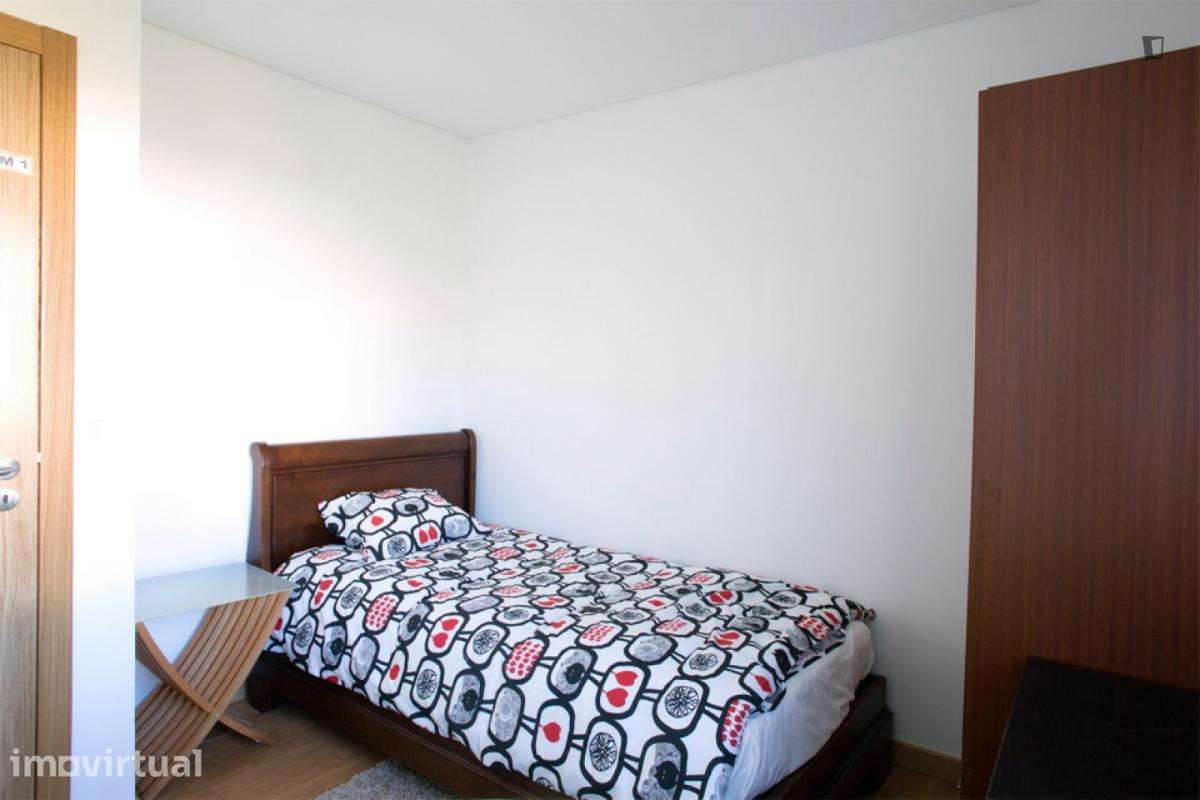 Quarto - localizado em Carnide Lisbon - Grande imagem: 2/22