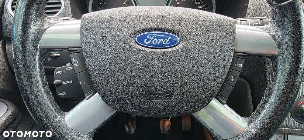 Ford Focus 2.0 TDCi DPF Titanium - 37