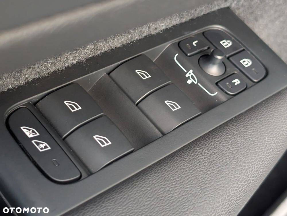 Volvo XC 40 B4 AWD Ultimate Dark - 31