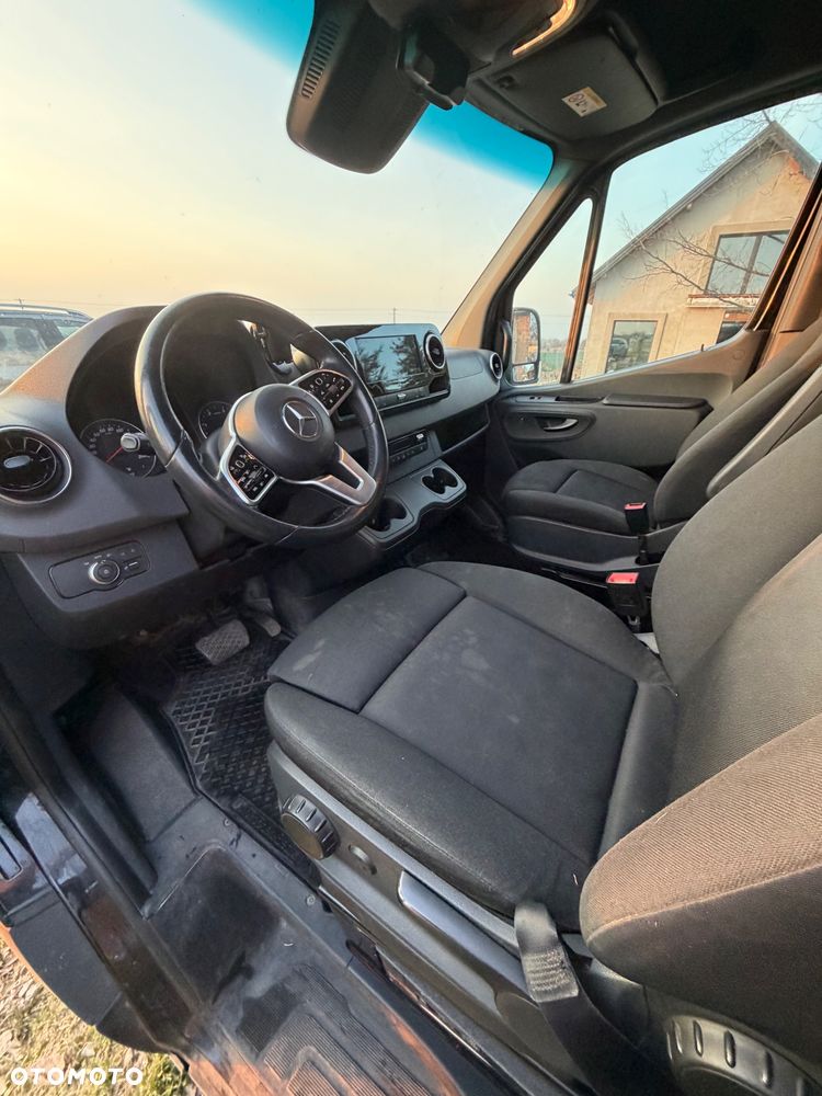 Mercedes-Benz 319 - 19