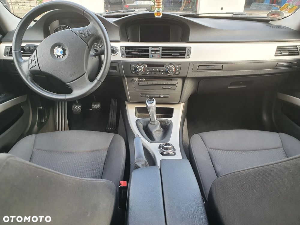 BMW Seria 3 318d - 2