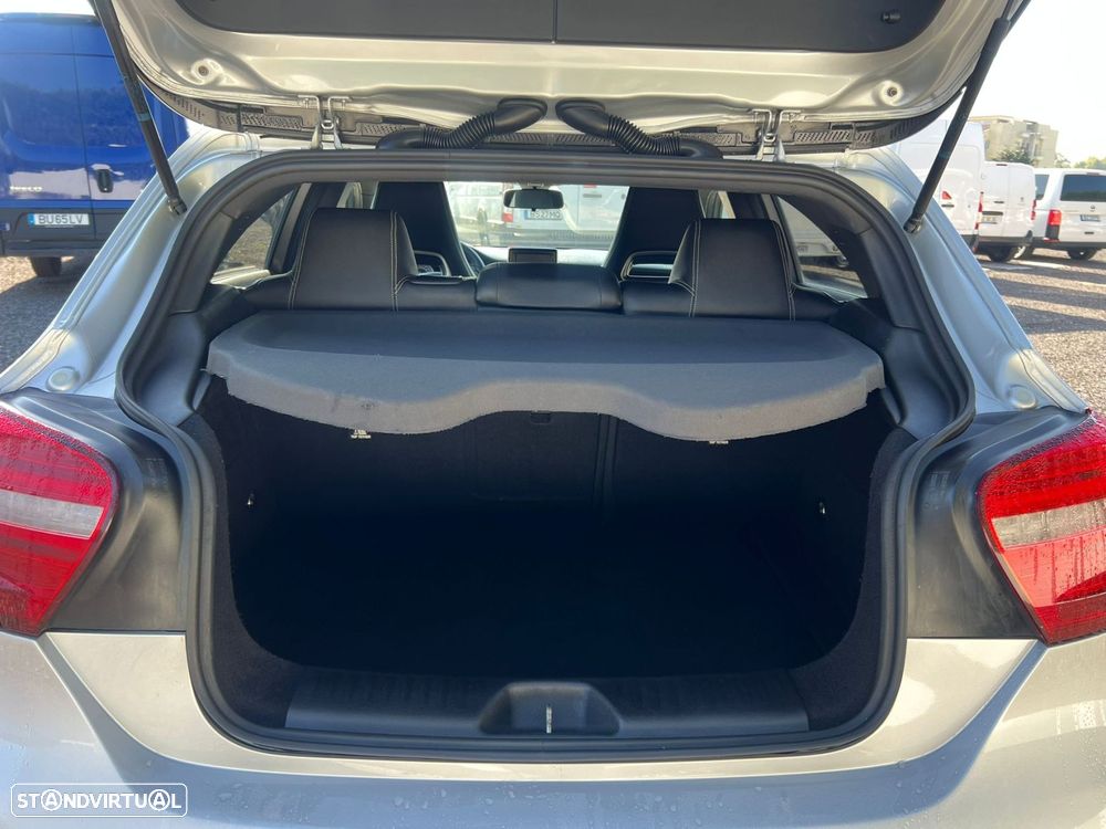 Mercedes-Benz A 180 d AMG Line - 17