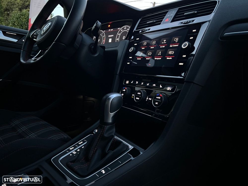 VW Golf 2.0 TSI GTI DSG Performance - 28