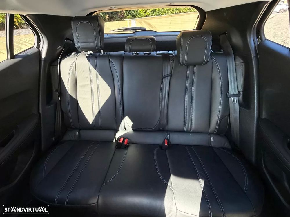 Peugeot e-2008 Allure - 17
