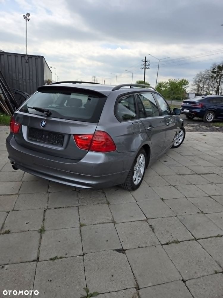 BMW Seria 3 320i - 8