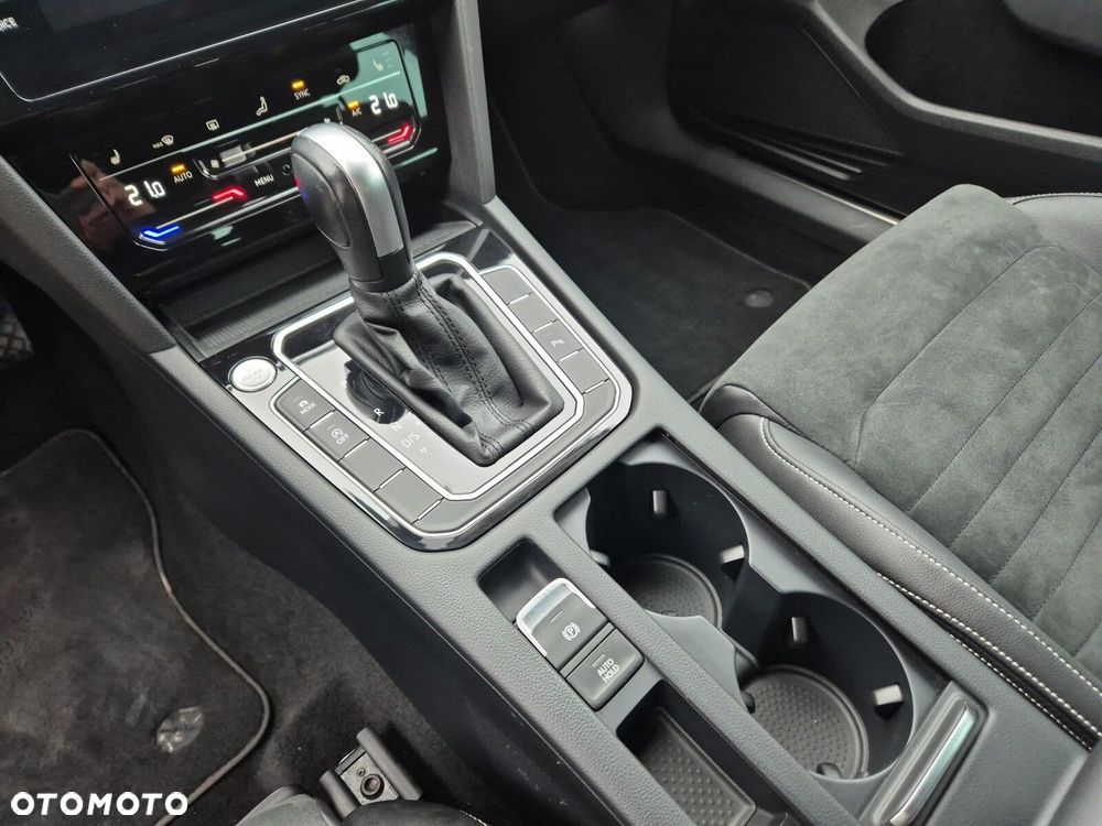 Volkswagen Passat - 15