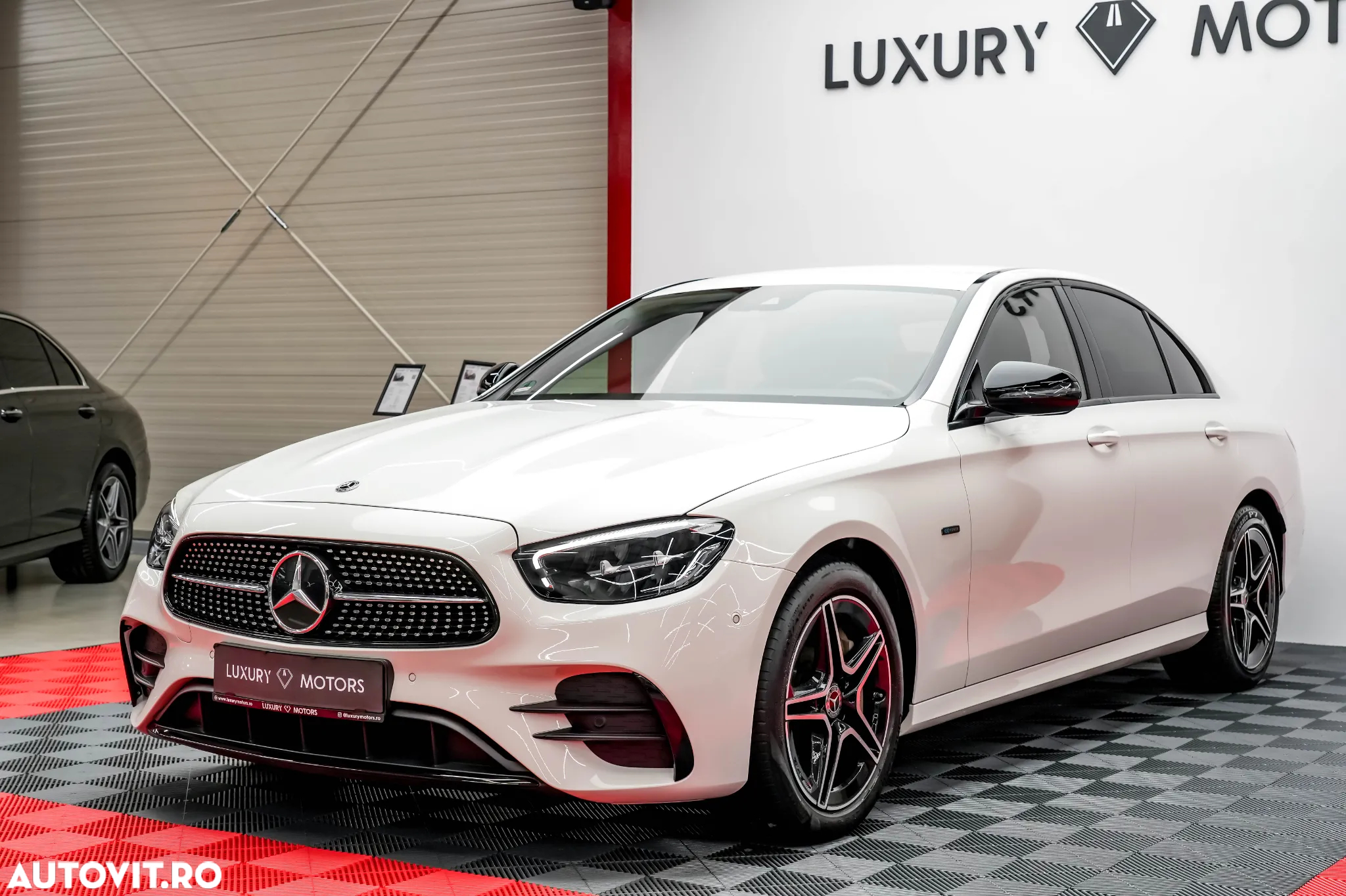 Mercedes-Benz E 300 de 9G-TRONIC AMG Line - 4
