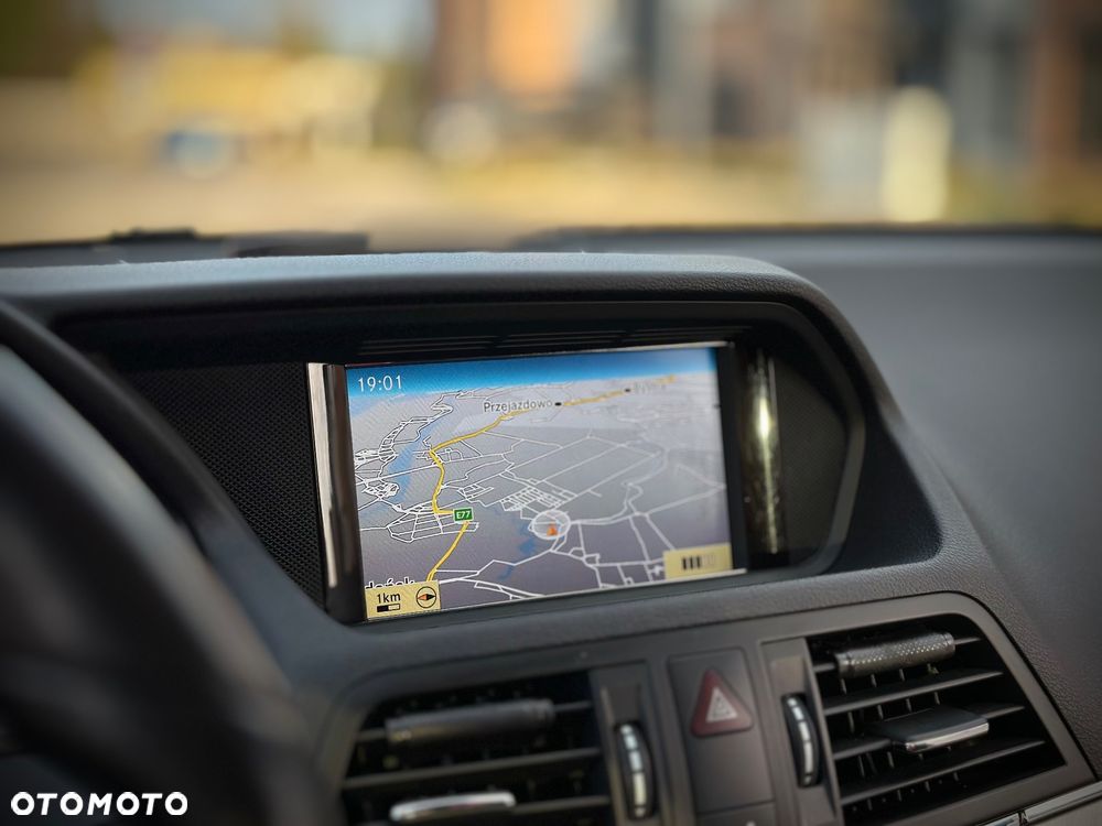 Mercedes-Benz Klasa E 200 CGI BlueEFFICIENCY Automatik Avantgarde - 28