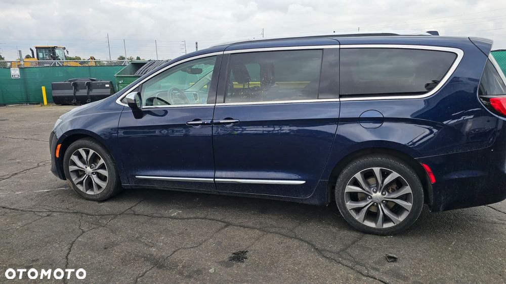 Chrysler Pacifica - 5