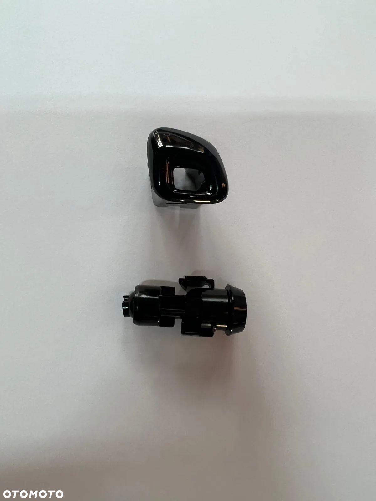 MAZDA CX-60 Siłownik Spryskiwacza reflektora Prawy z zewnętrzną zaślepką 41W CZARNY 46G SZARY - 1