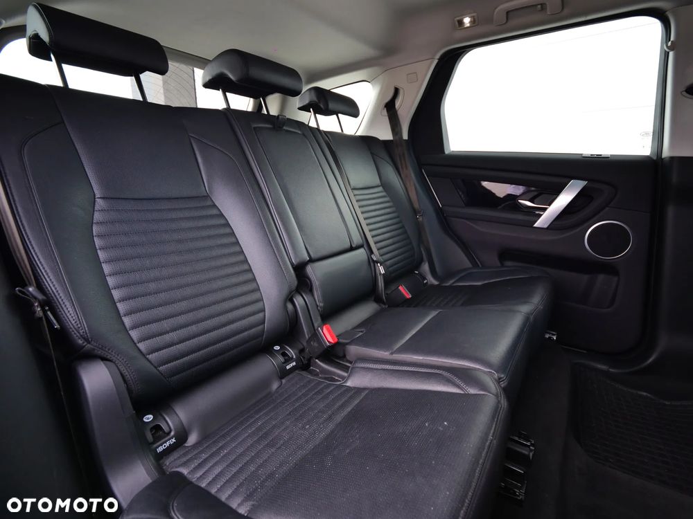 Land Rover Discovery Sport 2.0 D200 mHEV R-Dynamic SE - 32