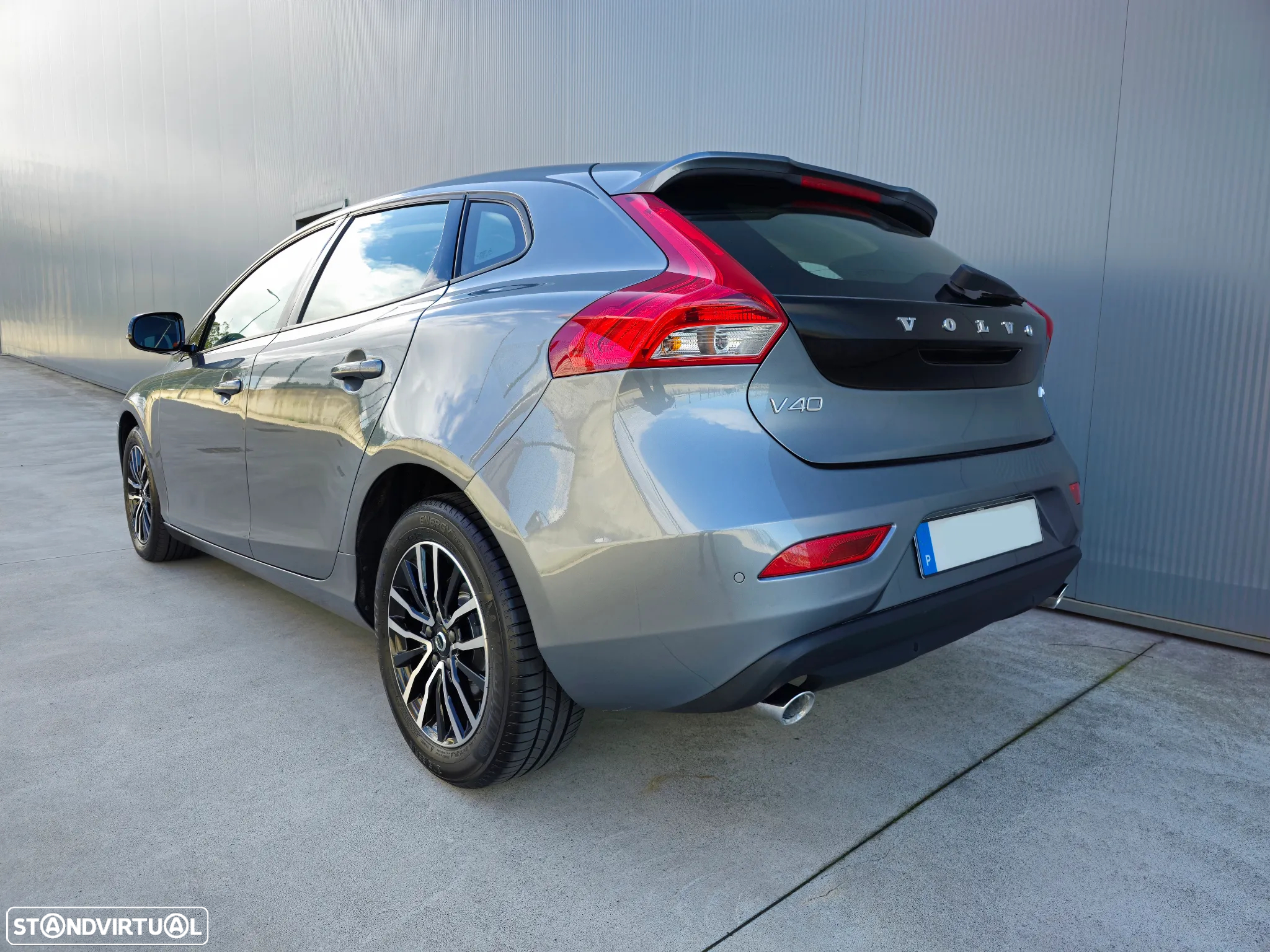Volvo V40 2.0 D3 Momentum - 4