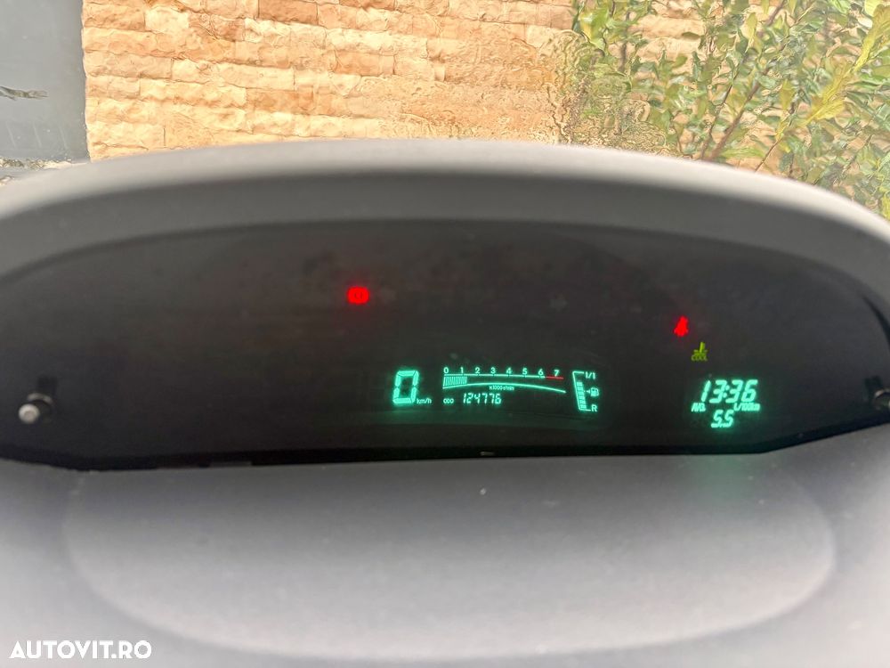 Toyota Yaris 1.0 - 9