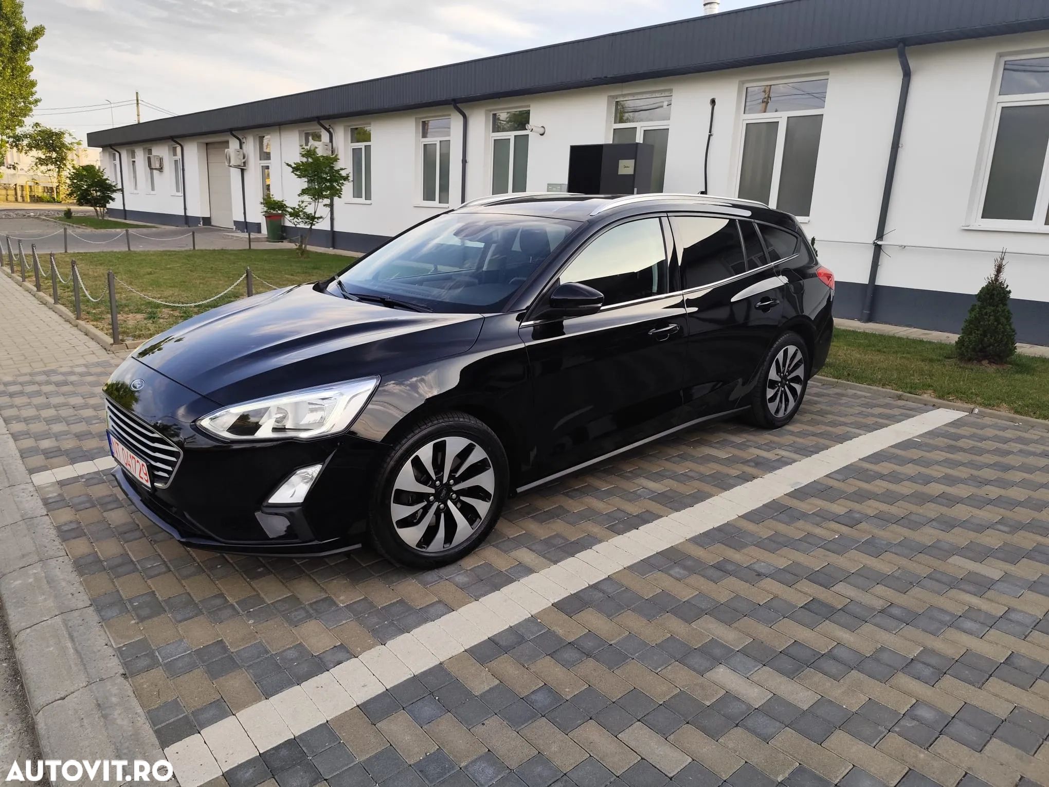 Ford Focus Turnier 1.0 EcoBoost Start-Stopp-System COOL&CONNECT - 1
