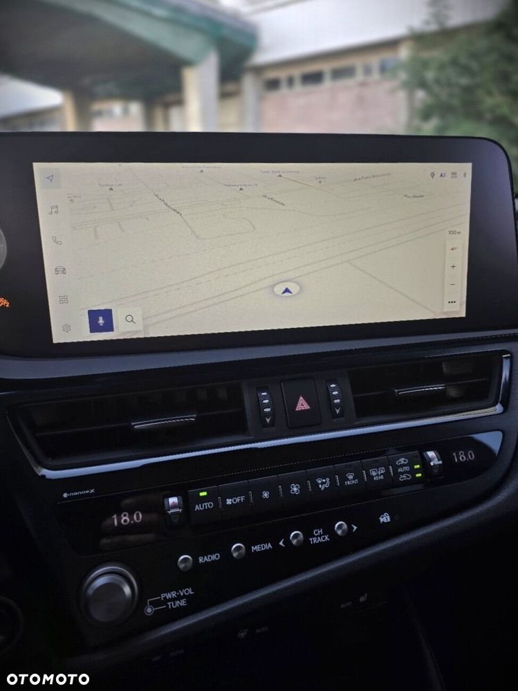 Lexus ES 300h F Sport Design - 22