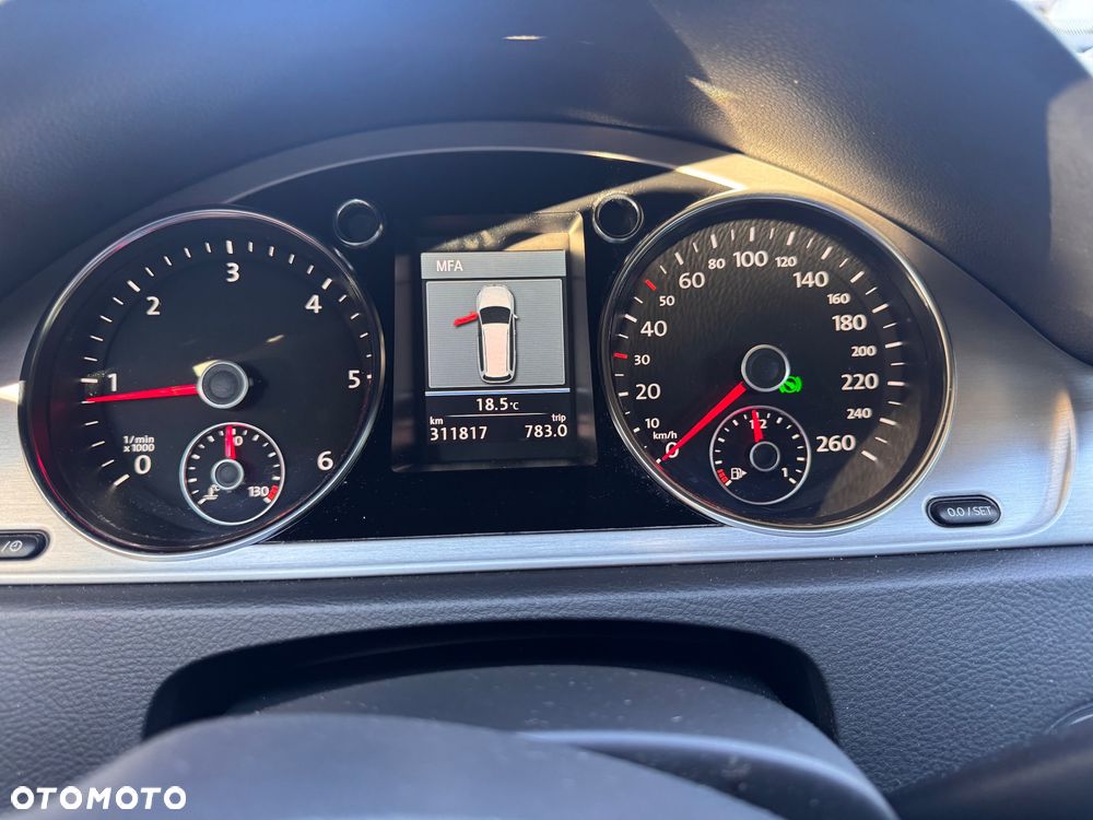 Volkswagen Passat 2.0 TDI Highline DSG - 11