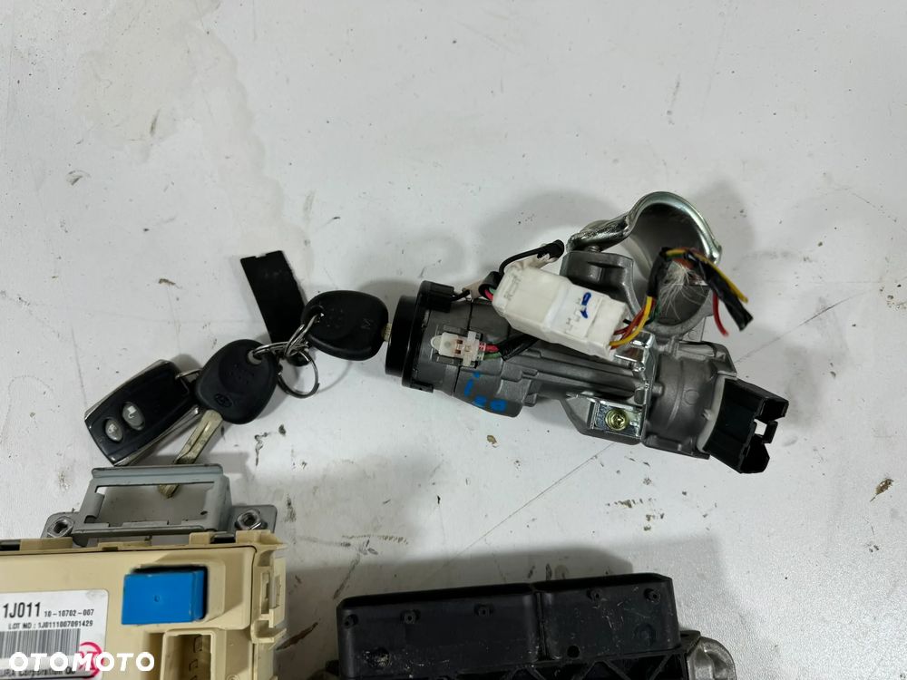 HYUNDAI I20 I 1.2 16V KOMPUTER STEROWNIK SILNIKA STACYJKA SKRZYNKA BEZPIECZNIKÓW ZESTAW STARTOWY 39110-03256 - 4