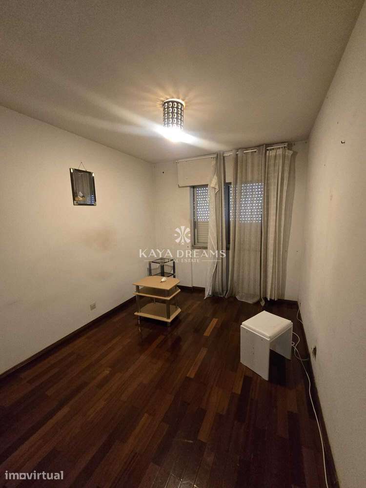 Apartamento T2 Semi Mobilado para Arrendamento em Santo António dos... - Grande imagem: 4/9
