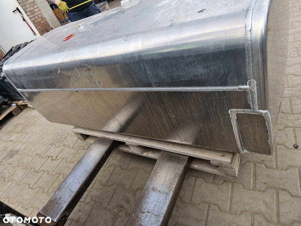 zbiornik paliwa 630L Mercedes Actros Axor - 3