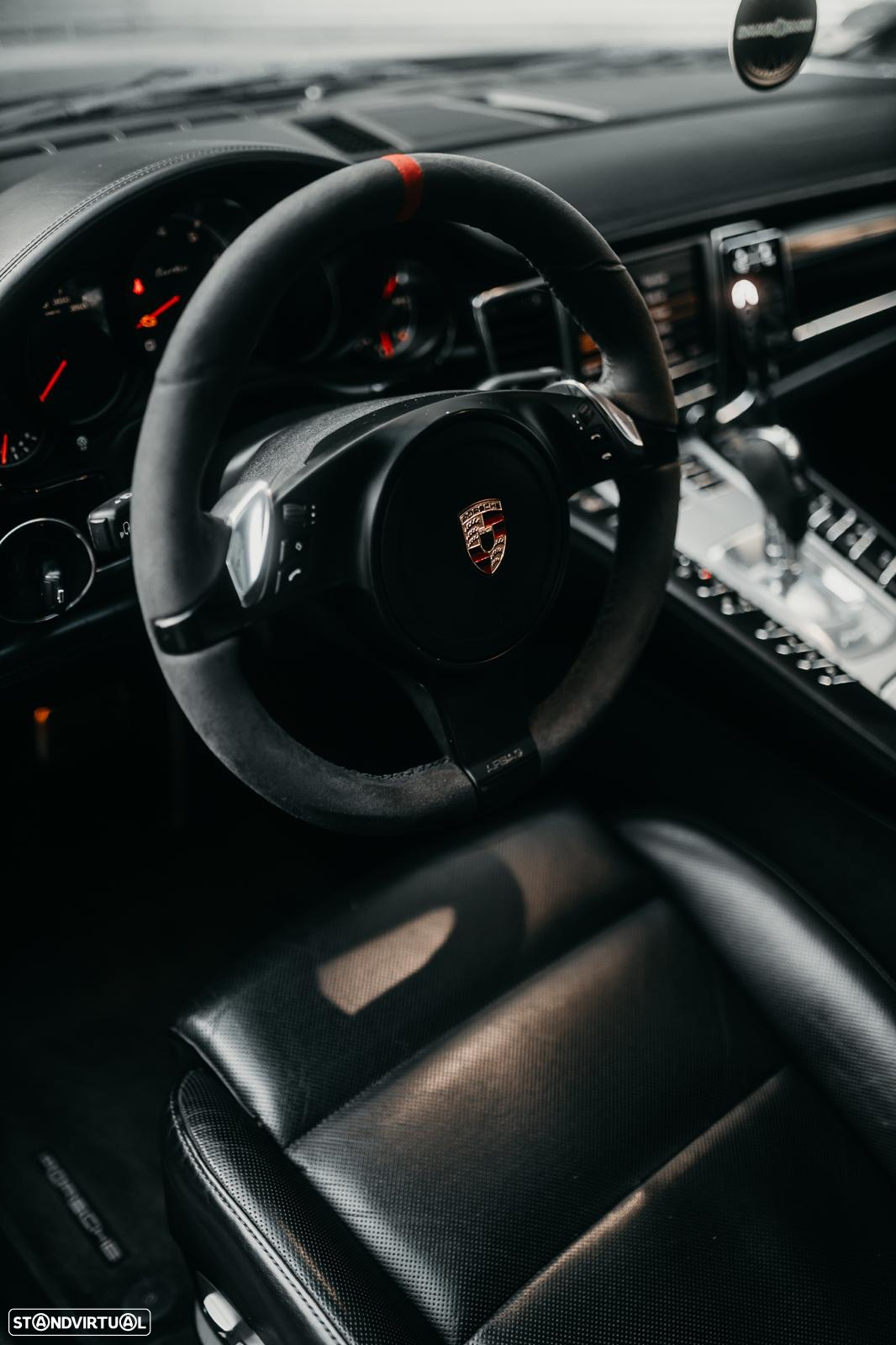 Porsche Panamera Turbo PDK - 22