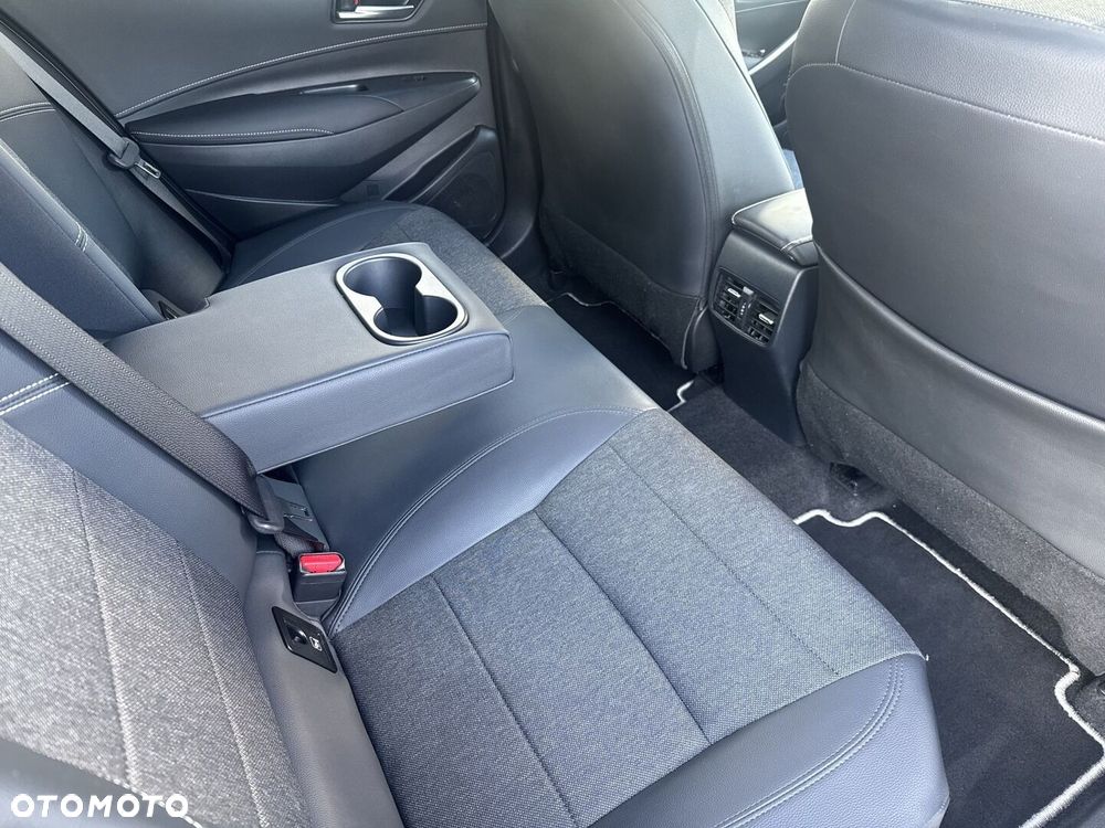 Toyota Corolla 2.0 Hybrid Style - 17