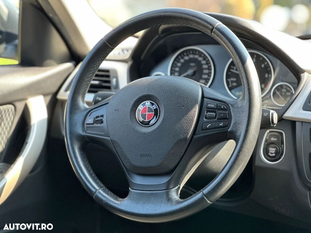 BMW Seria 3 318d Aut. - 13