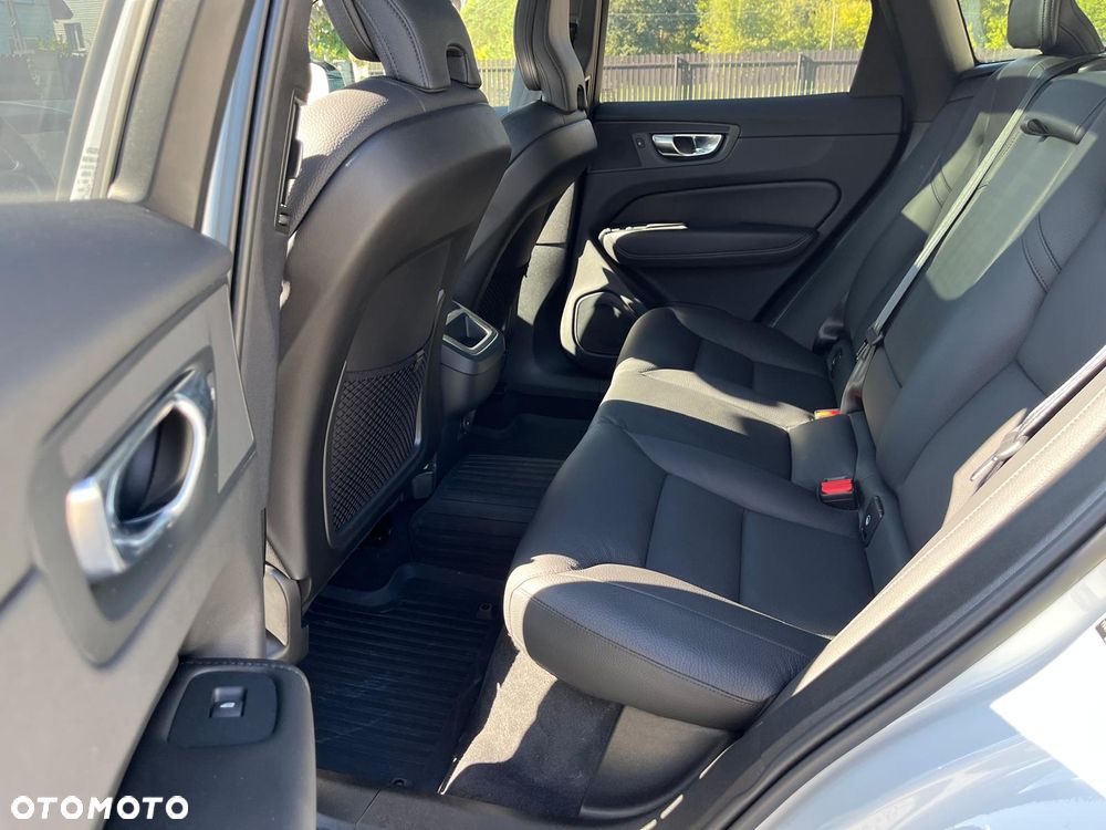 Volvo XC 60 B5 B AWD Plus Dark - 27