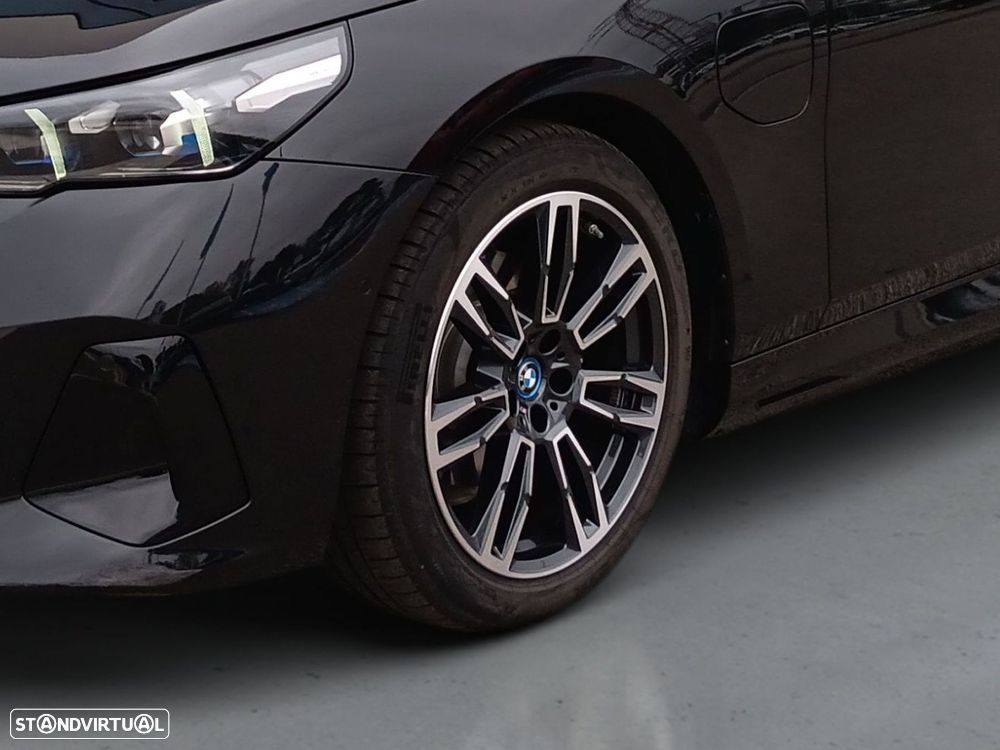 BMW 530 e Pack Desportivo M - 4