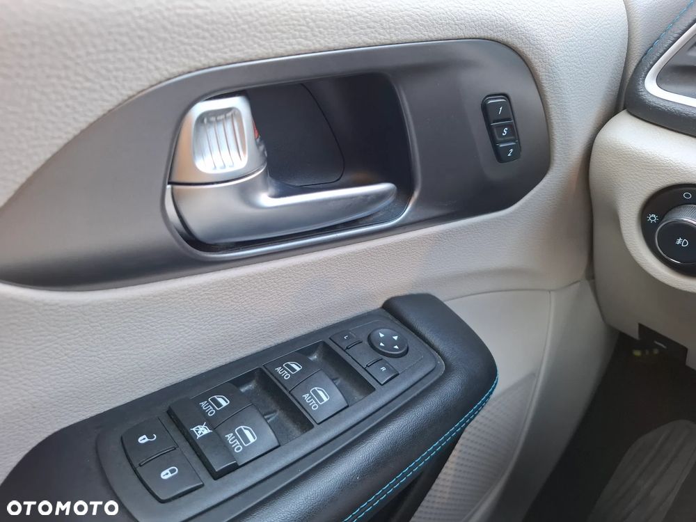 Chrysler Pacifica - 20