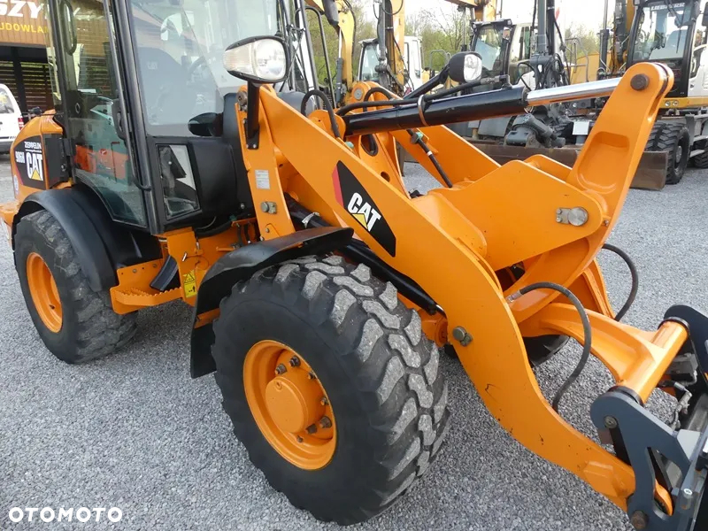 Caterpillar CAT 906H / Z Niemiec / 6424mtg / - 22