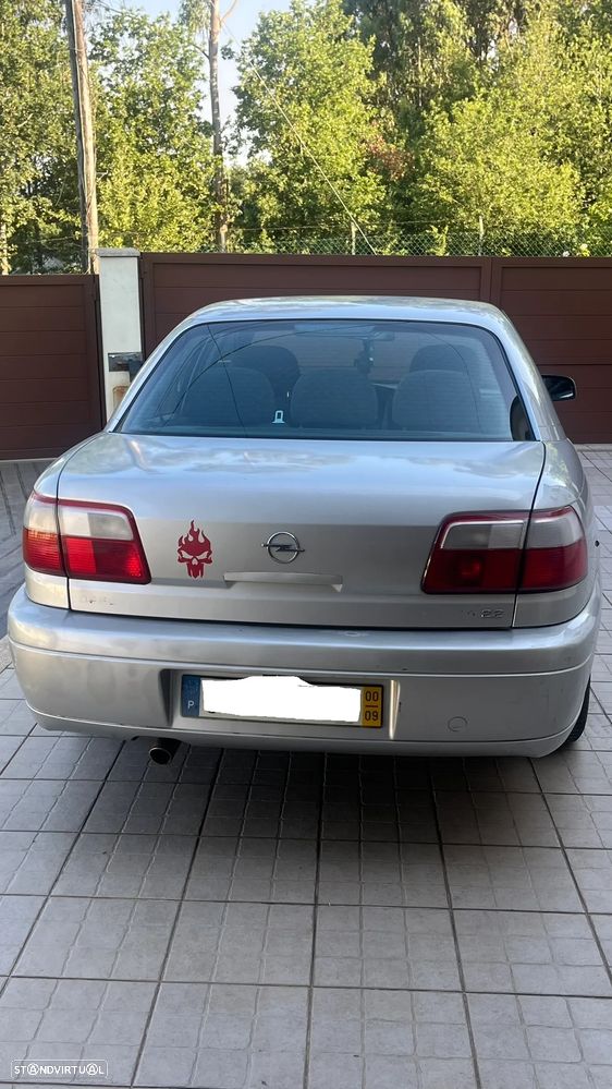 Opel Omega 2.2 Elegance - 4