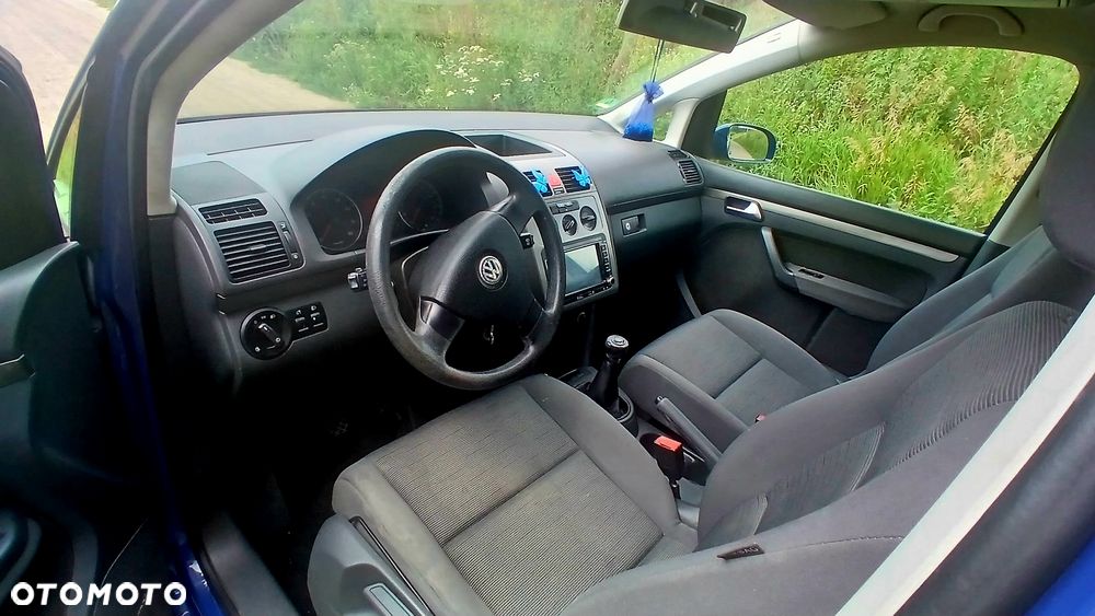 Volkswagen Touran - 4